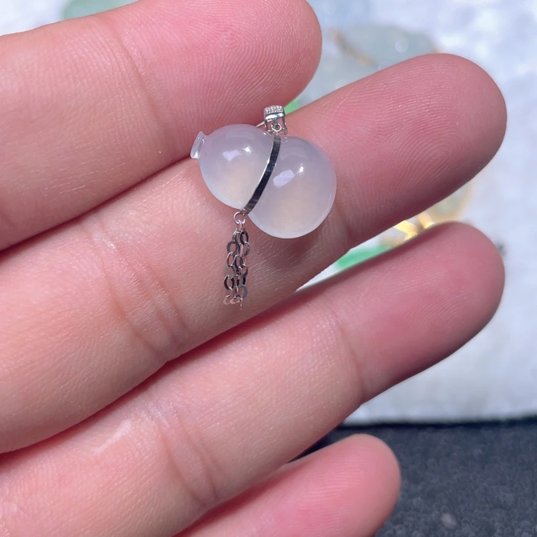 颈饰18K金镶嵌翡翠