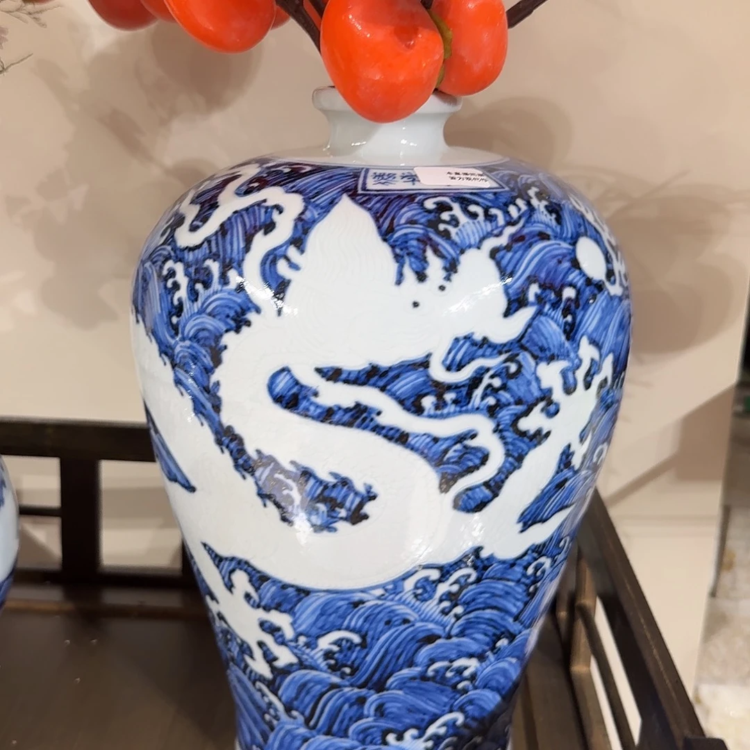 摆件宇泽堂暗刻龙梅瓶