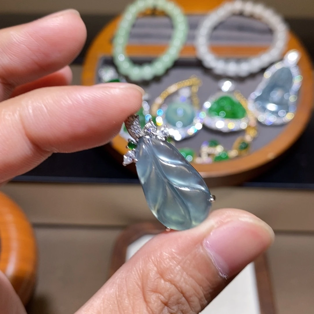 颈饰银S925镶嵌翡翠叶子
