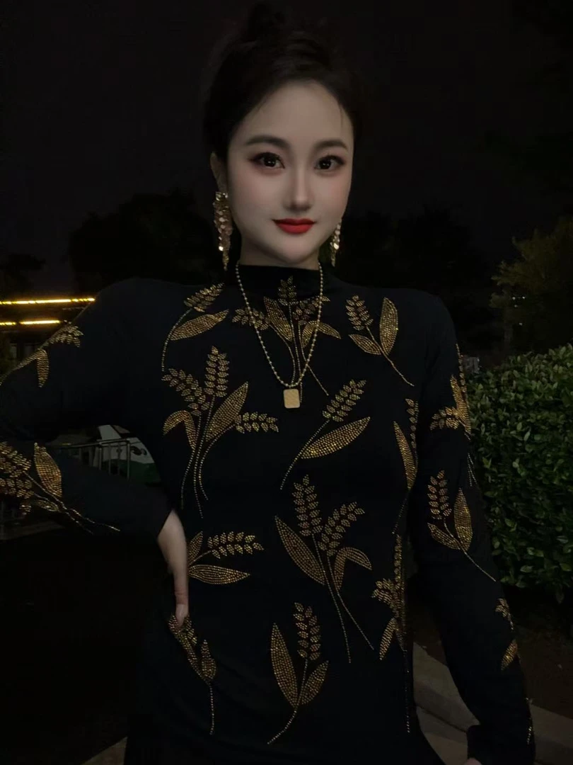 【大宁宠粉】半高领打底衫女内搭秋冬新款时尚烫钻上衣修身显瘦长袖