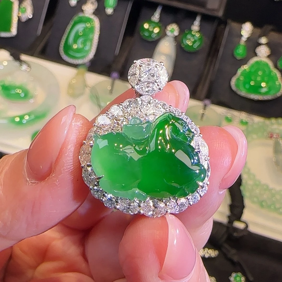 翡翠18K金镶嵌颈饰