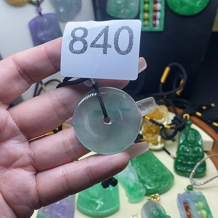 翡翠未镶嵌吊坠(赠链)