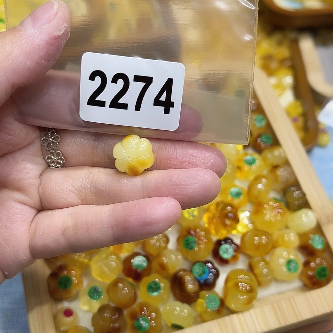 琥珀未镶嵌颈饰蜜蜡