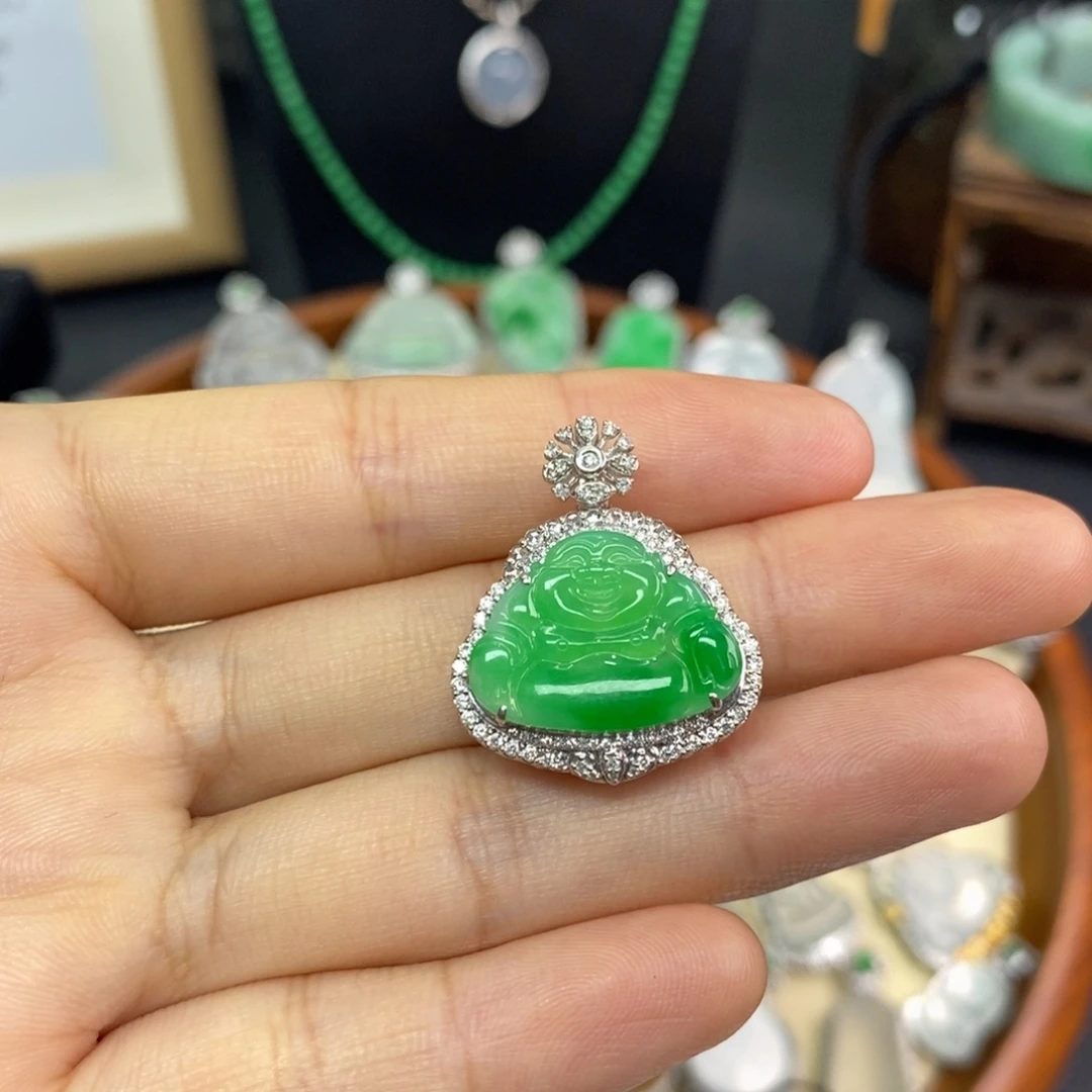 翡翠18K金镶嵌颈饰翡翠