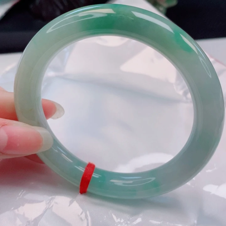 未镶嵌手镯（圆镯）翡翠