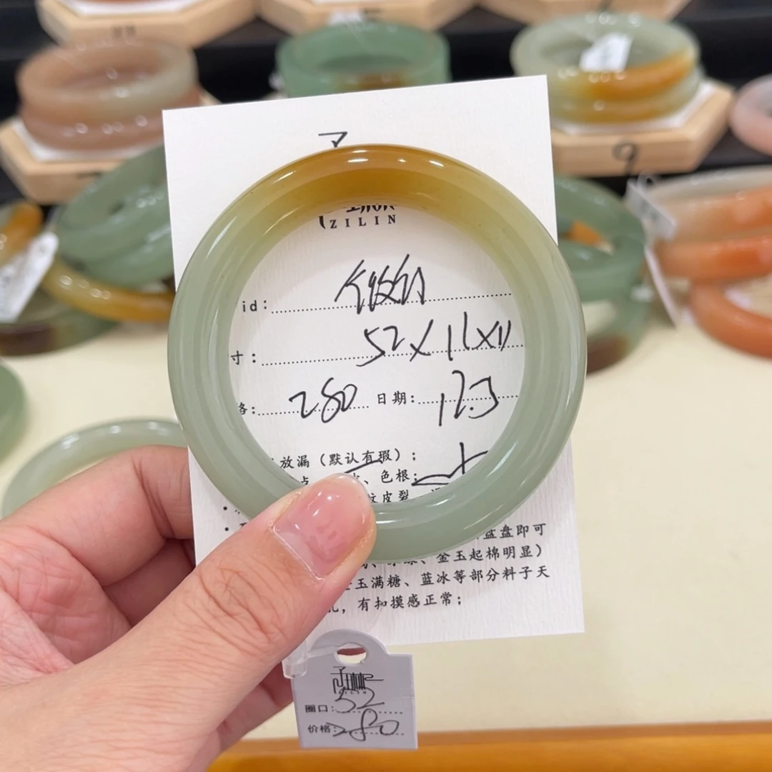 未镶嵌手镯石英质玉微*