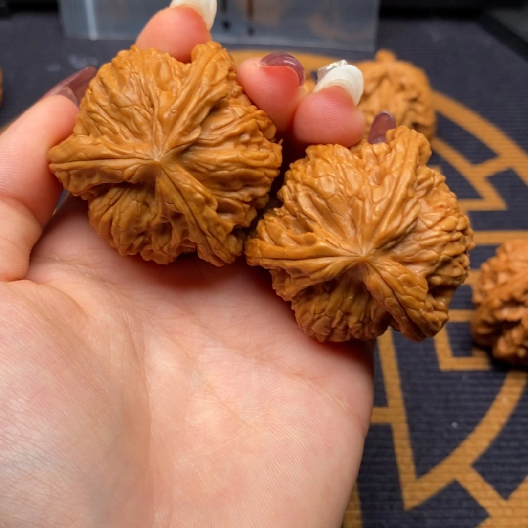 1***1文玩核桃吊坠白狮子