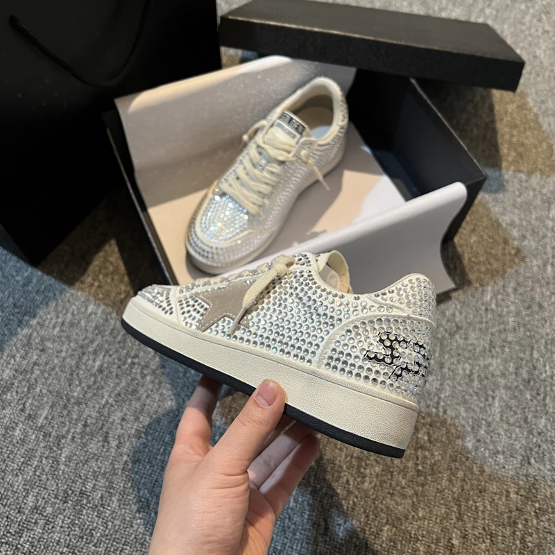 高级感百搭潮流满钻牛皮板鞋女款2025春季新款ins超火水钻休闲鞋