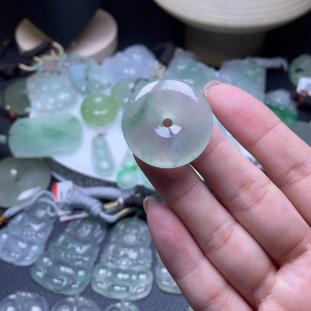 颈饰未镶嵌翡翠