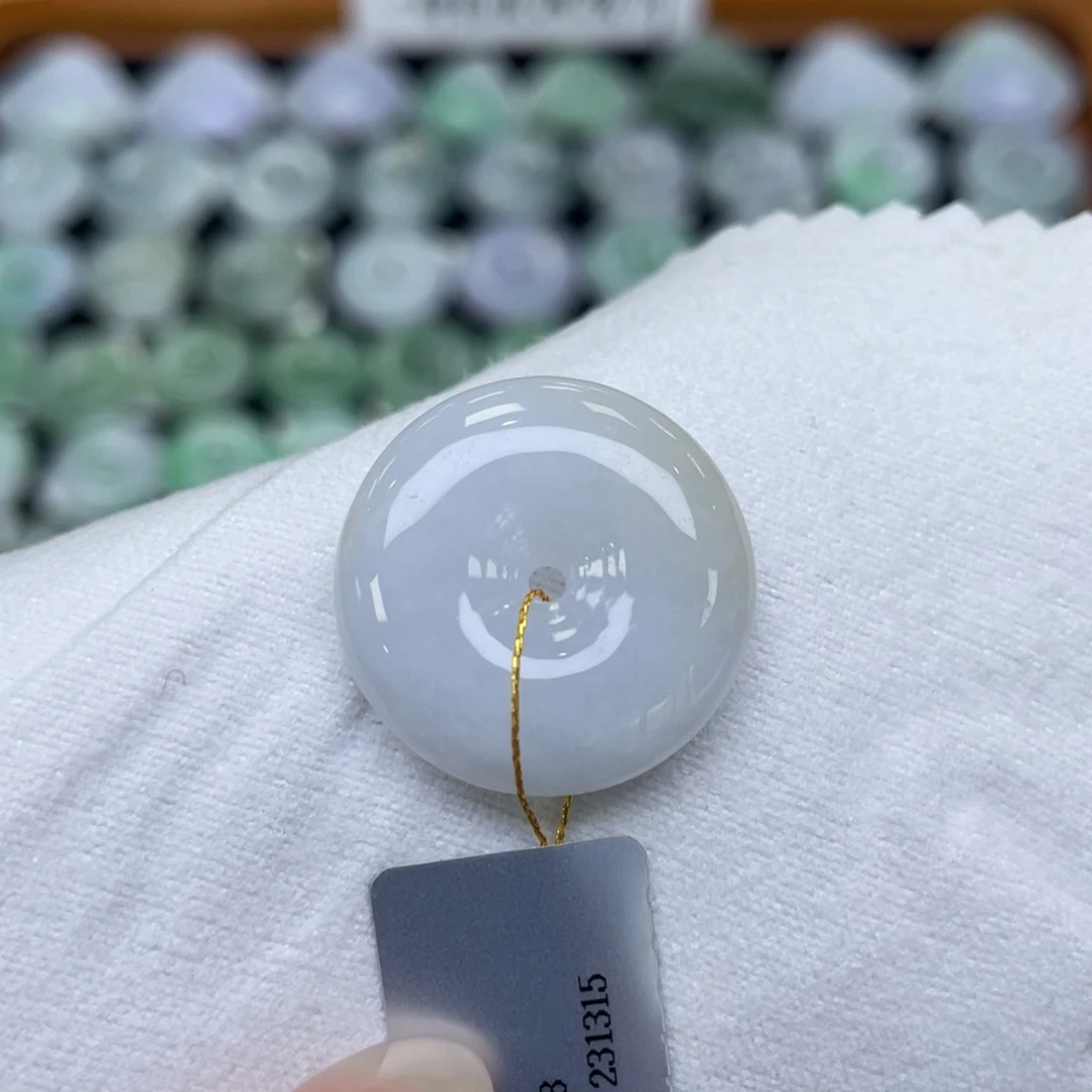 颈饰未镶嵌翡翠平安扣