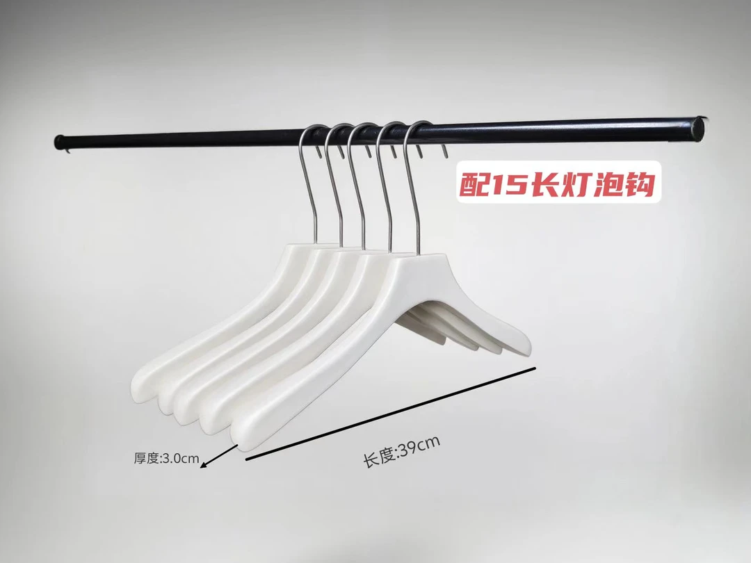 3.0八字脸主体颜色为纯净的白色，给人一种简洁、干净、优雅的感受