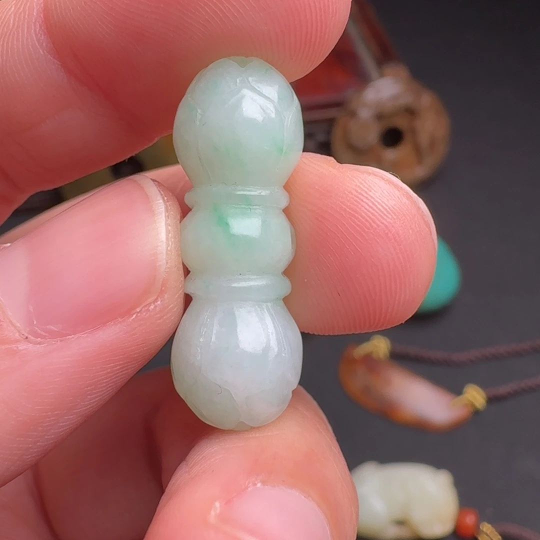 翡翠颈饰未镶嵌爷****牙