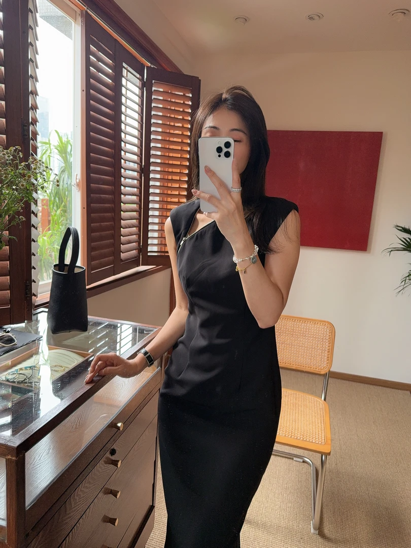 斜方领连衣裙 夏季气质开叉修身收腰时尚性感小众法式复古长款