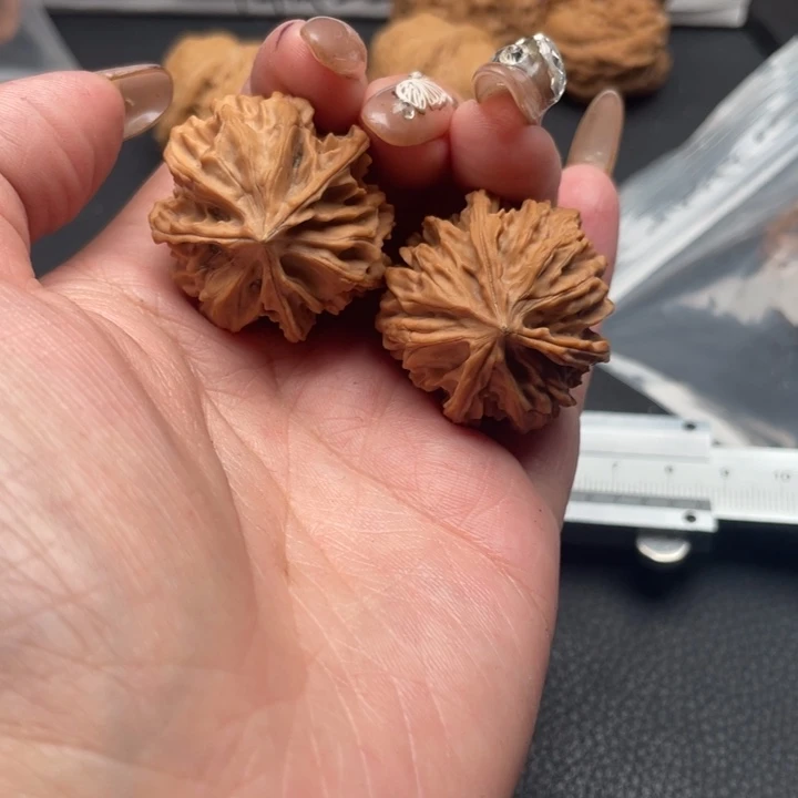 文玩核桃把件三楞