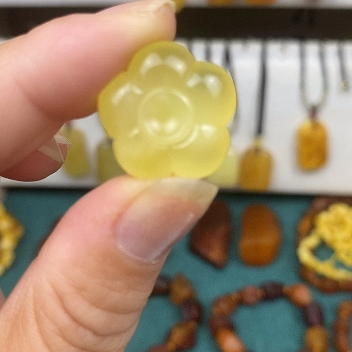 蜜蜡未镶嵌珠宝奇石小花