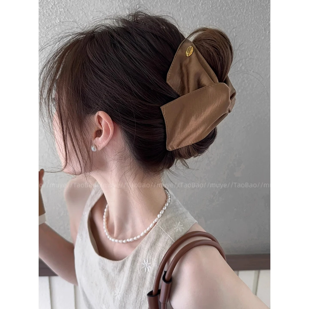 韩系优雅缎面三角抓夹女2025新款高级感后脑勺盘发鲨鱼夹发夹发饰