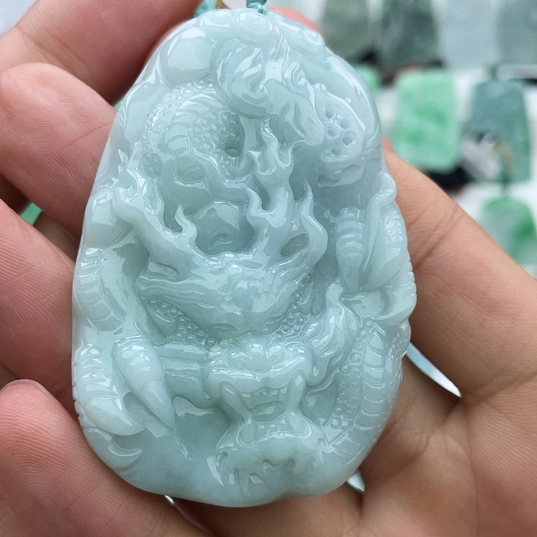 颈饰未镶嵌翡翠齐**莱翡翠