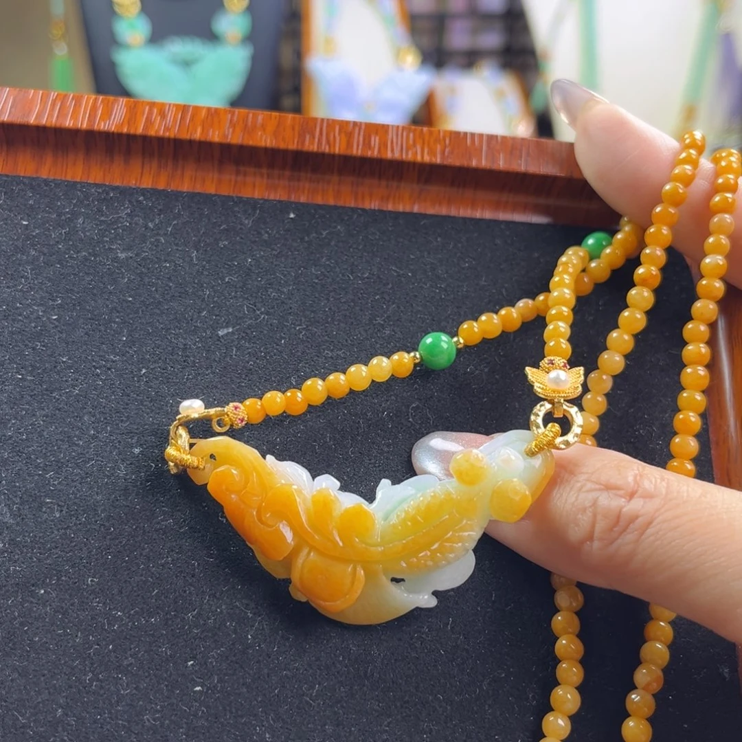 翡翠未镶嵌颈饰锦鲤