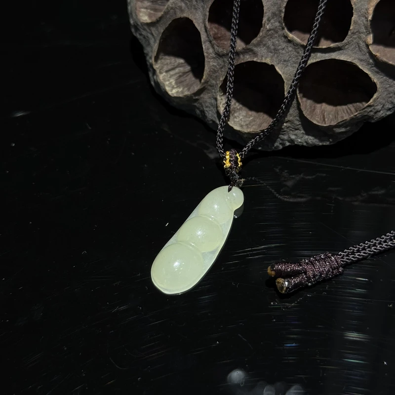 新疆和田玉吊坠福豆款经典百搭吊坠项链时尚款HTY0318