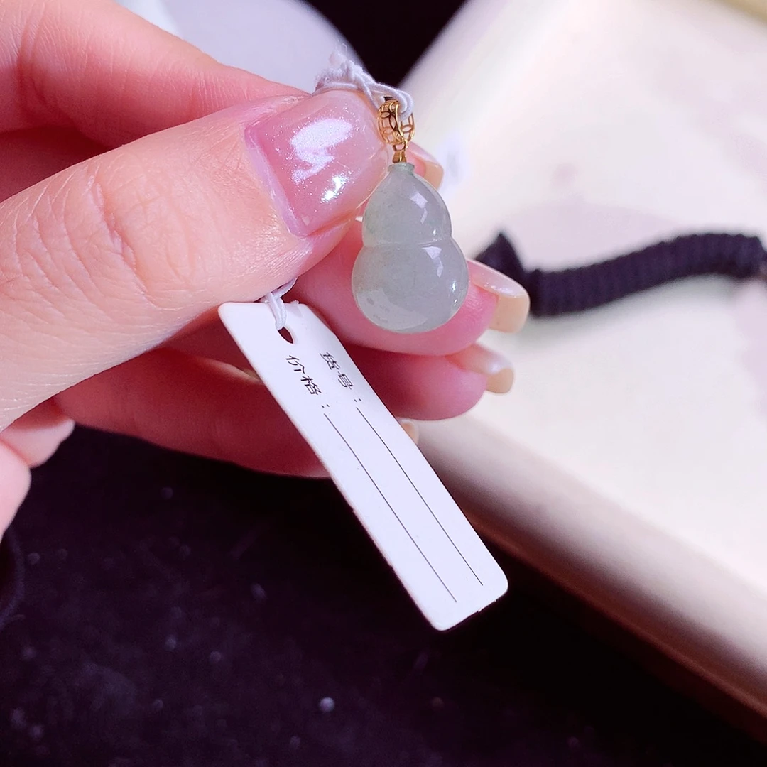 颈饰18K金镶嵌翡翠