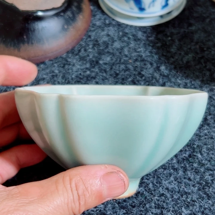 碗【****器青釉文饰的一个碗