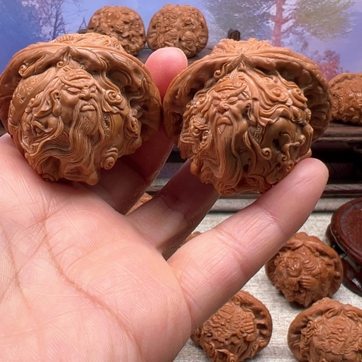 先***锋核桃把件白狮子龙马关公