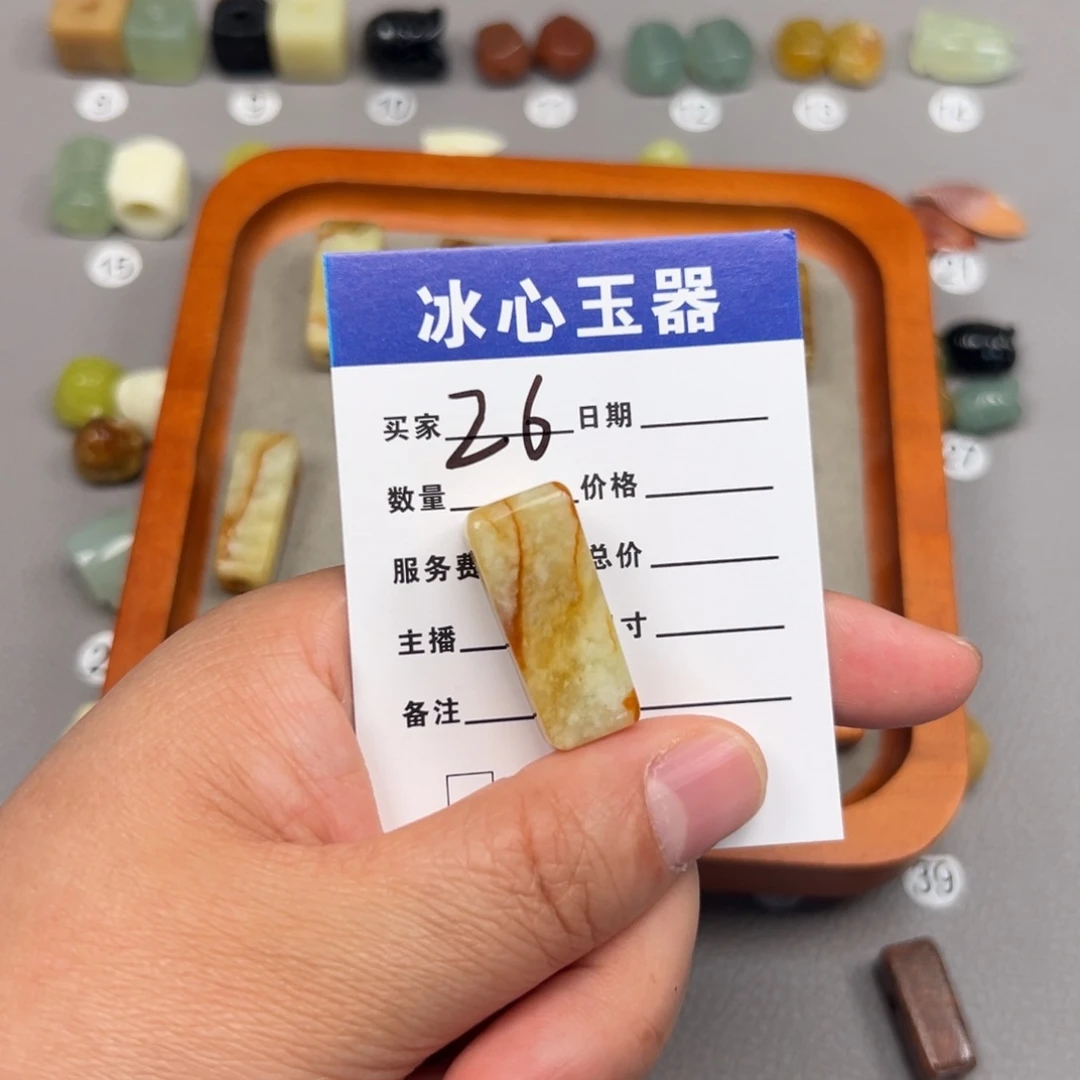 蛇纹石玉未镶嵌颈饰?*龙