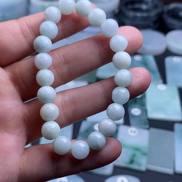 翡翠挂件未镶嵌翡翠的