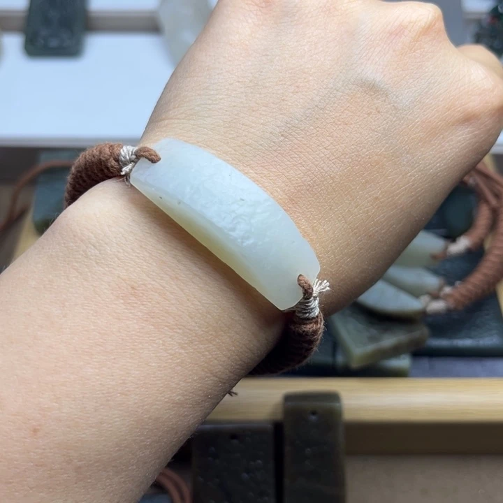 和田玉（糖玉）未镶嵌颈饰