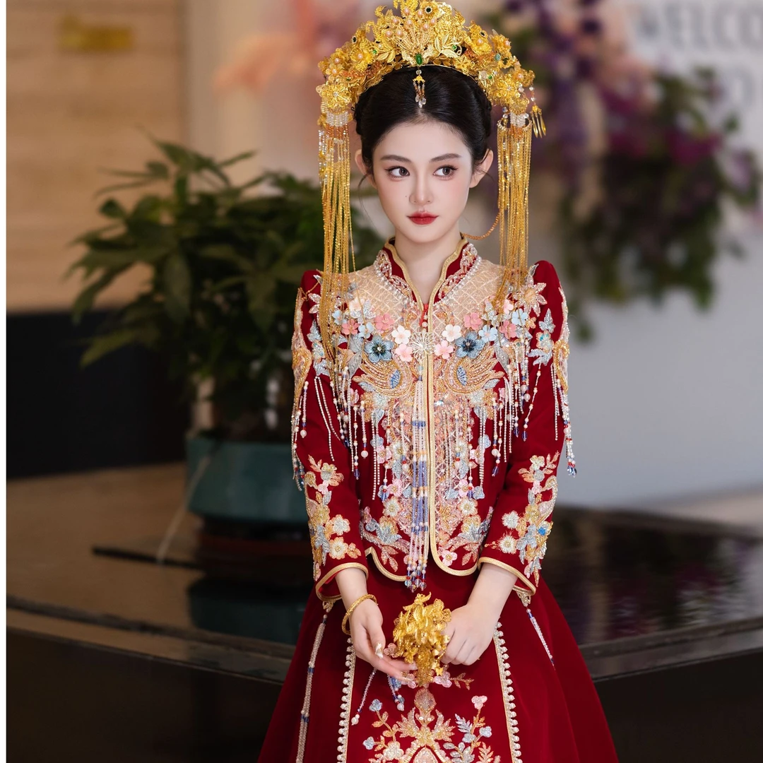 高级新娘秀禾服结婚嫁衣2025新款彩绣丝绒凤冠霞帔婚服敬酒出门服