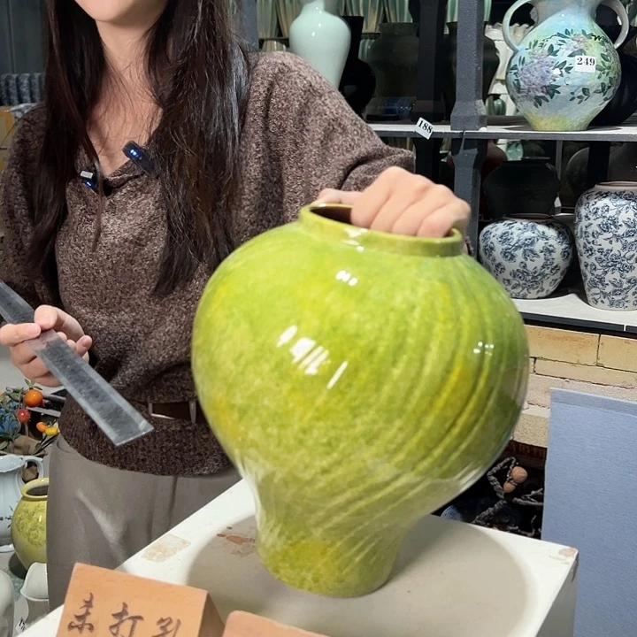景德镇陶瓷花瓶微瑕