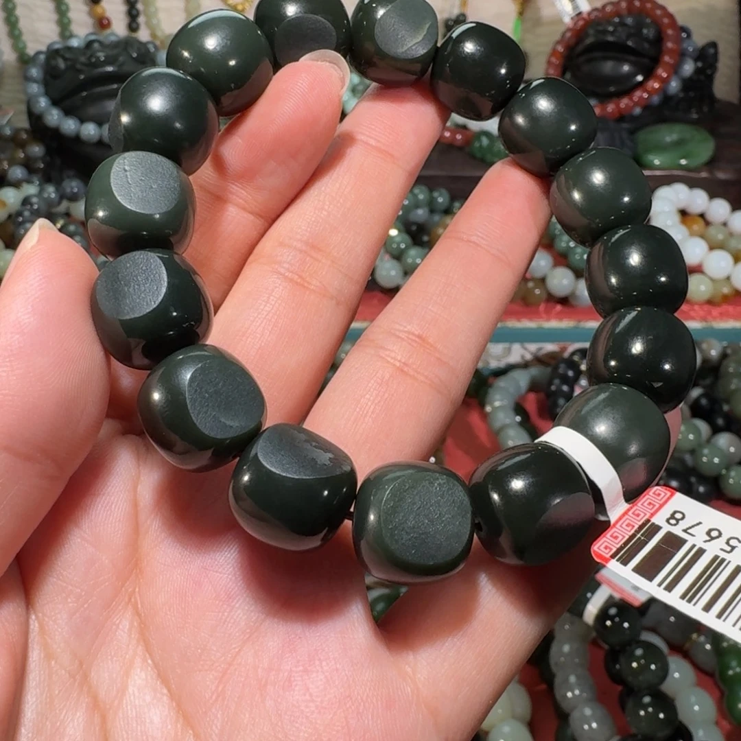 孟***人和田玉未镶嵌手链