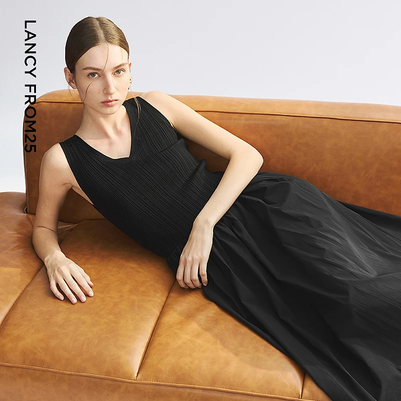 朗姿正反双领针织无袖黑色v领连衣裙设计感2025年夏季新款收腰裙