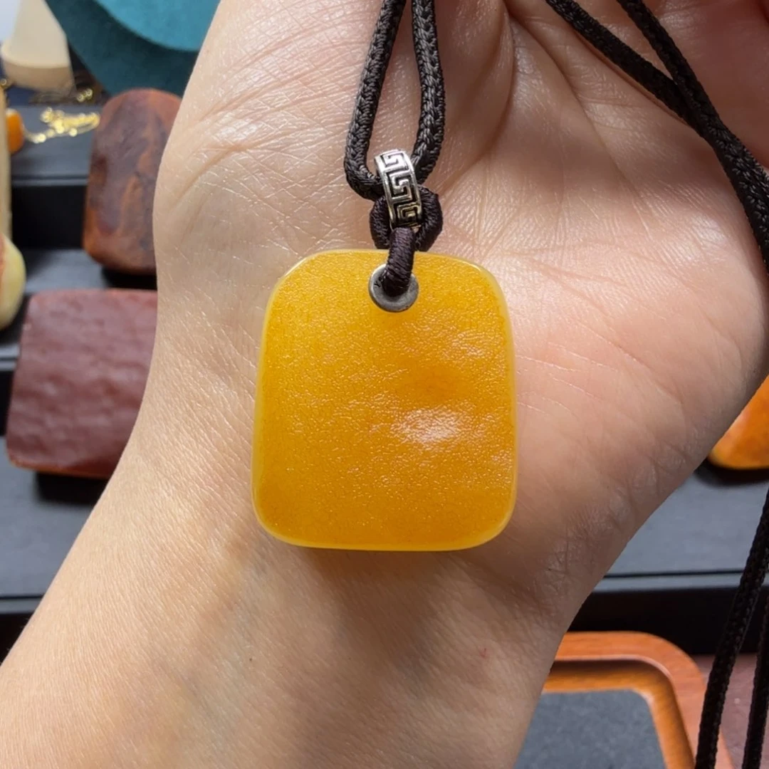 琥珀吊坠(赠链)未镶嵌