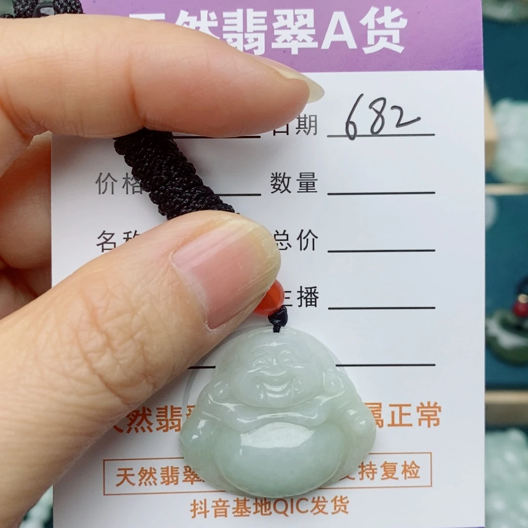 翡翠未镶嵌颈饰佛公