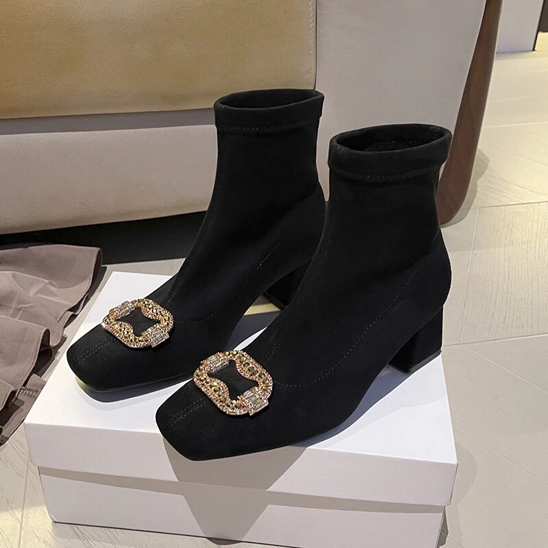 粗跟绒面短靴女2025新款秋冬法式复古方头水钻扣高跟鞋弹力瘦瘦靴