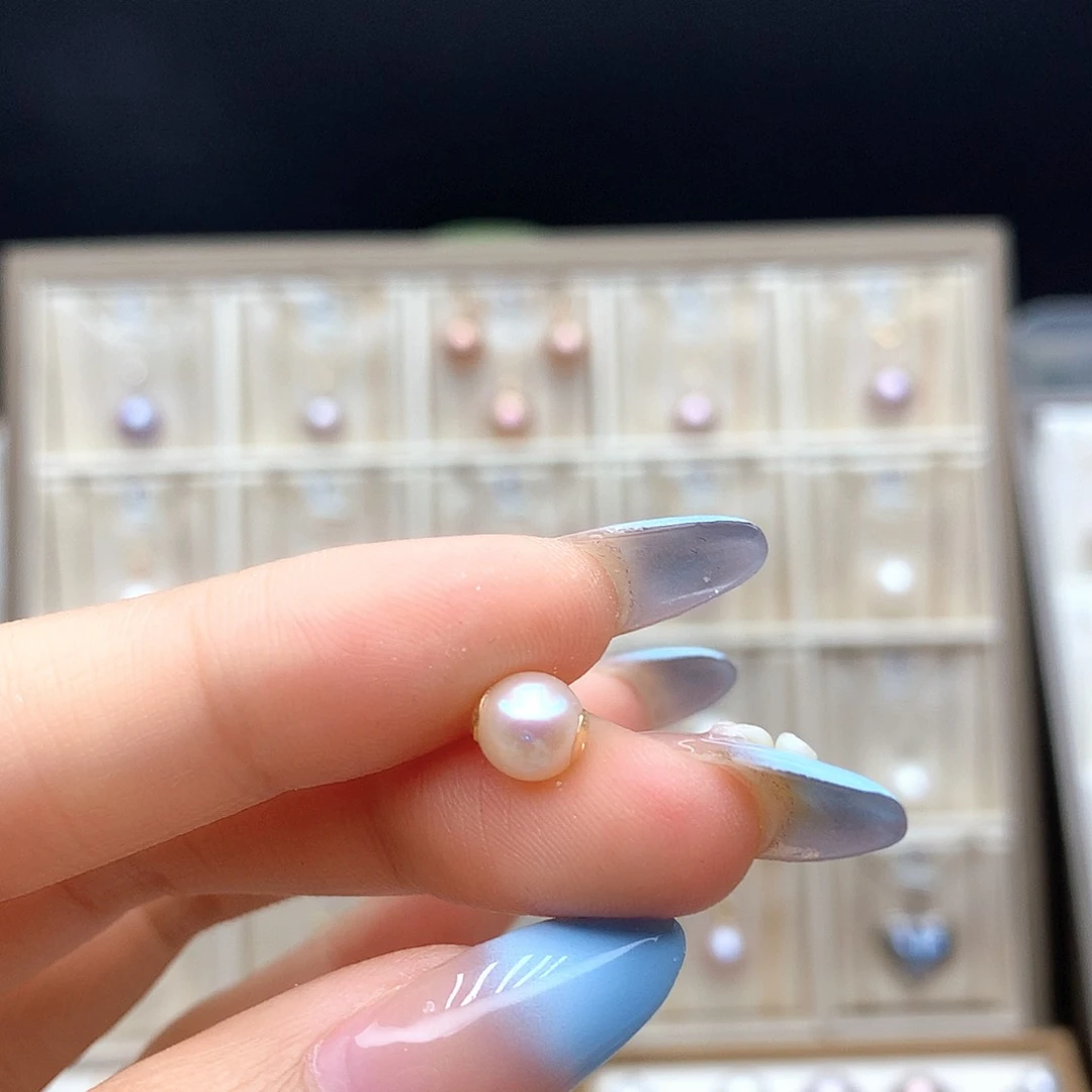 M***.淡水珍珠18K金镶嵌颈饰