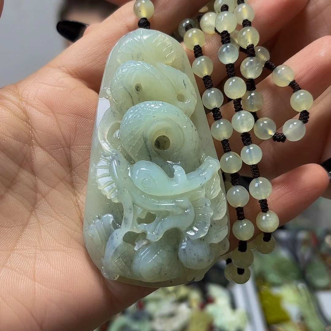 蛇纹石玉未镶嵌颈饰