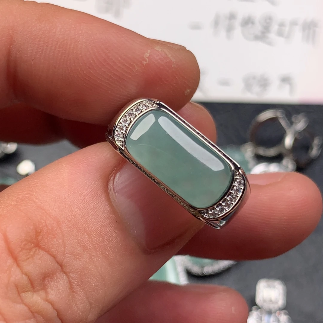 翡翠未镶嵌颈饰马鞍戒指
