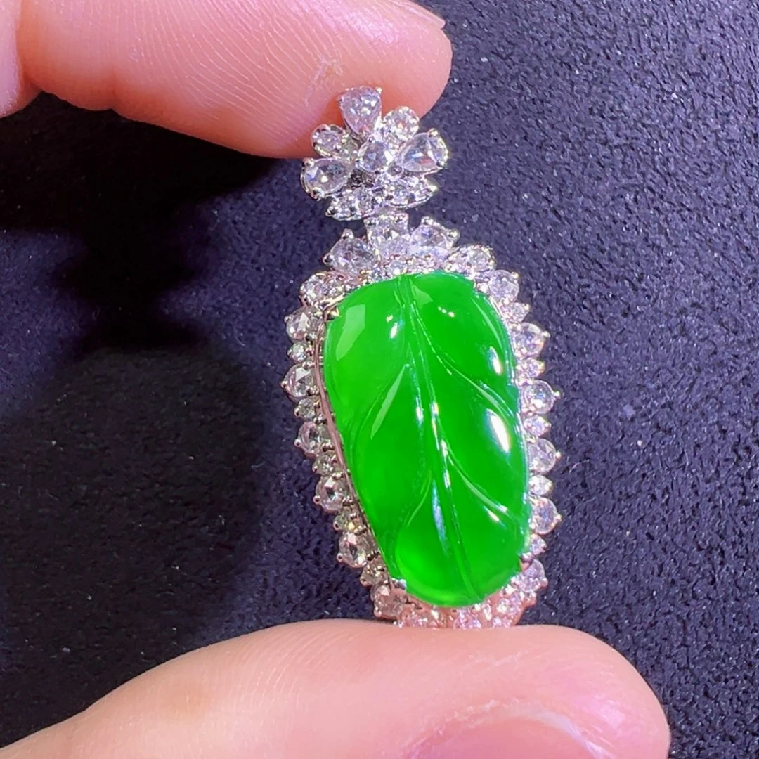 翡翠18K金镶嵌颈饰