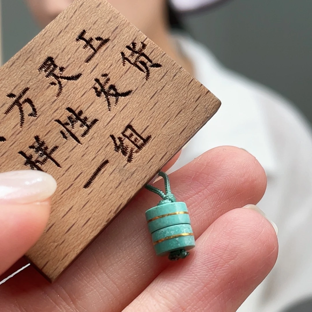 绿松石未镶嵌颈饰