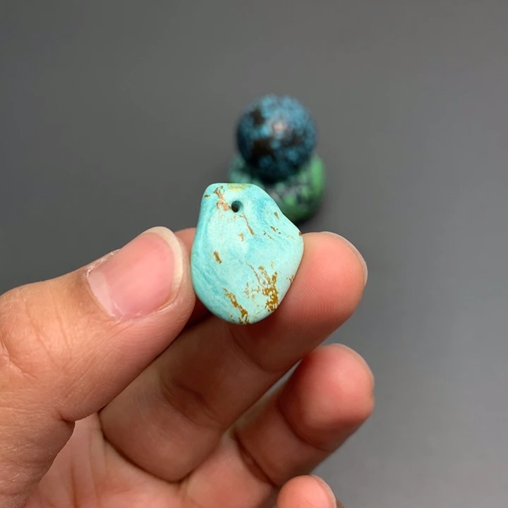 绿松石颈饰未镶嵌