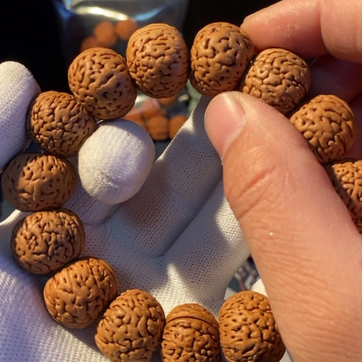 文玩核桃手串……20