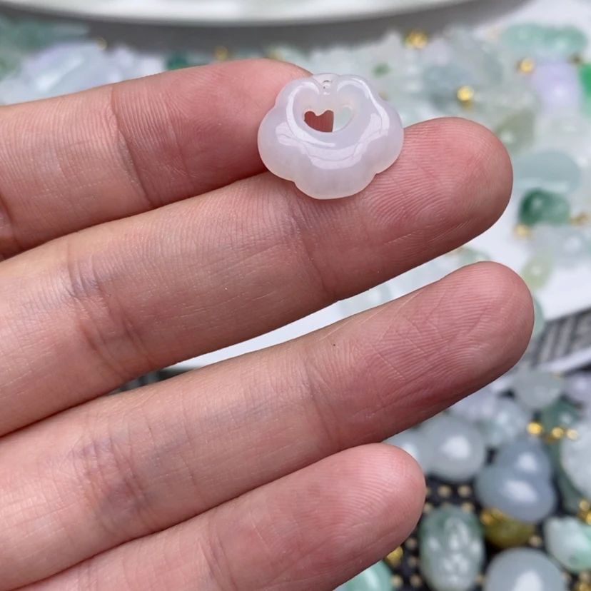 【闪购商品】翡翠吊坠(不含链)未镶嵌在***数如意锁