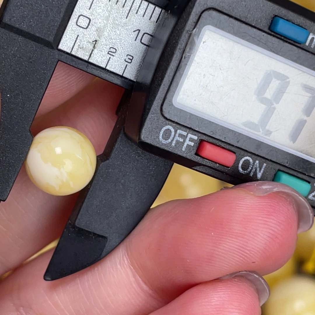 未镶嵌琥珀裸石微瑕88