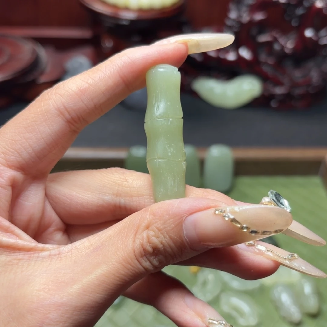 和田玉未镶嵌颈饰正常结构