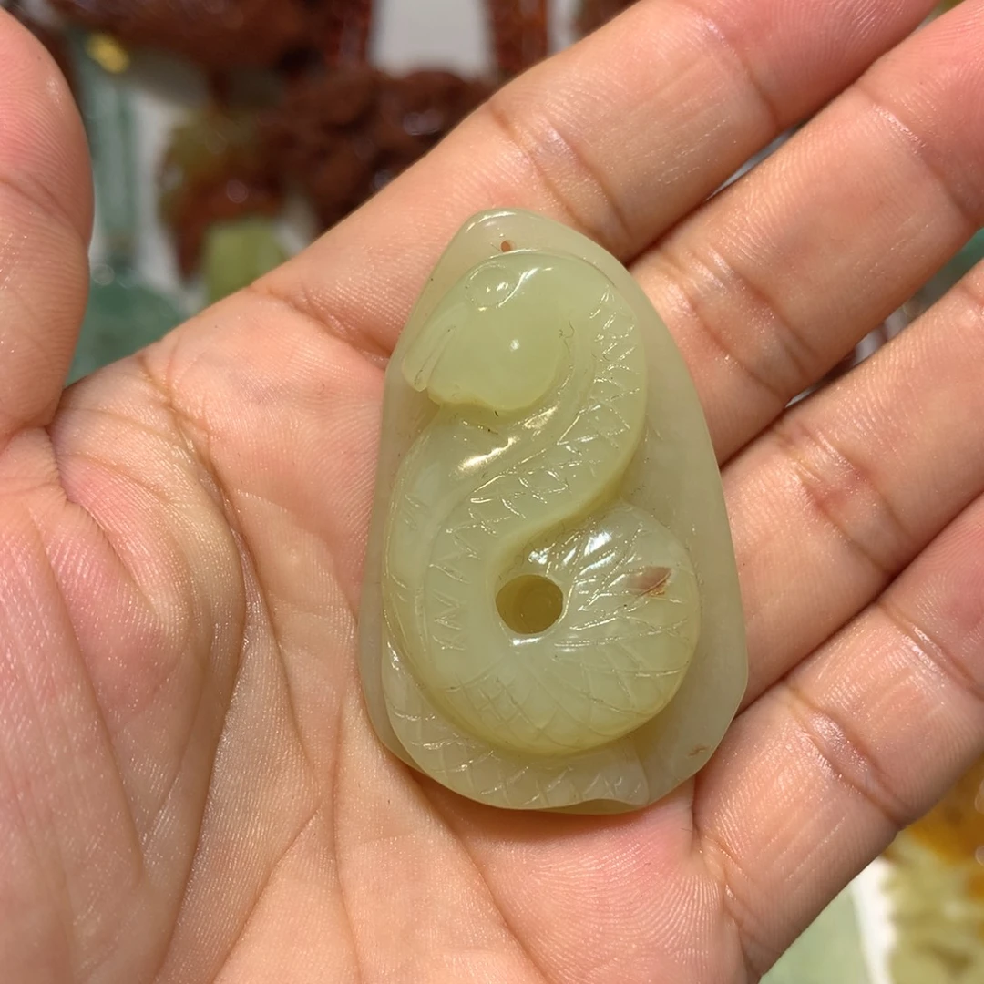 未镶嵌蛇纹石玉颈饰