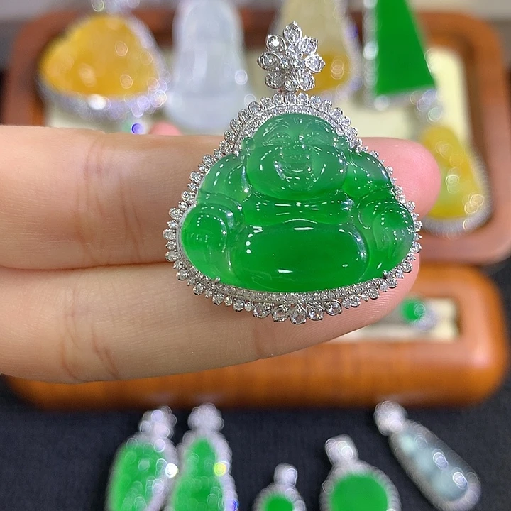 翡翠18K金镶嵌颈饰佛公