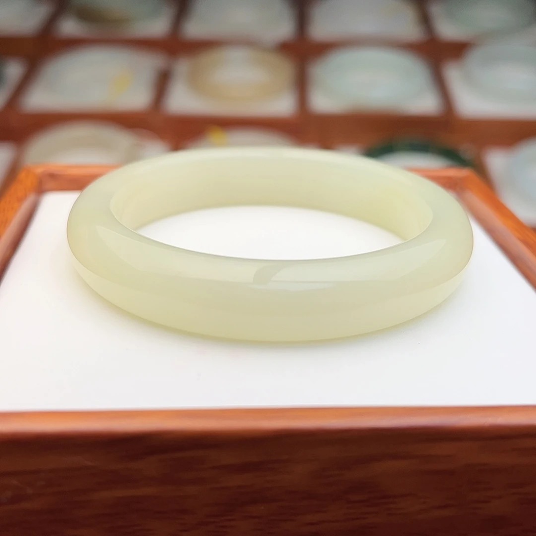 和田玉未镶嵌手镯51