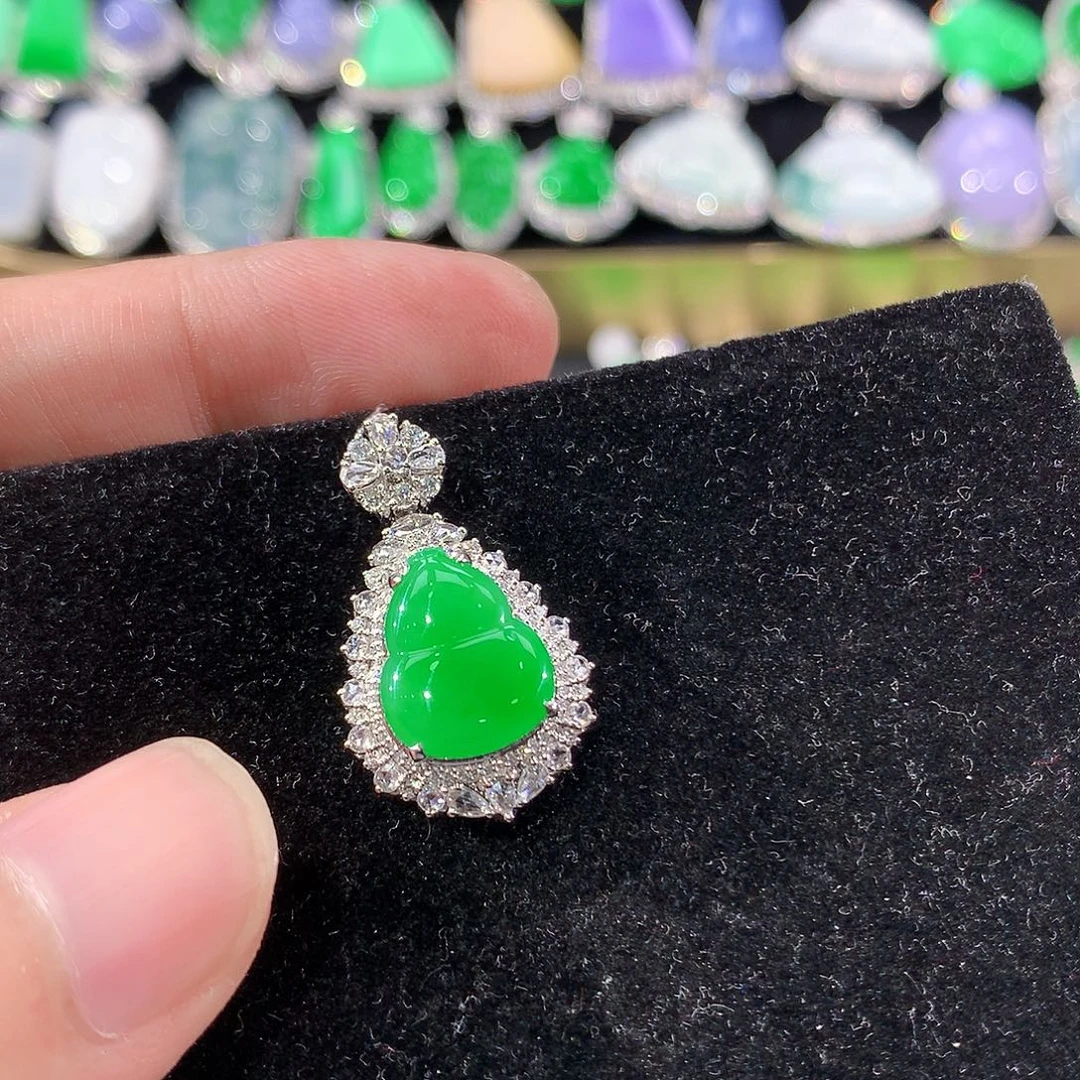 翡翠18K金镶嵌颈饰